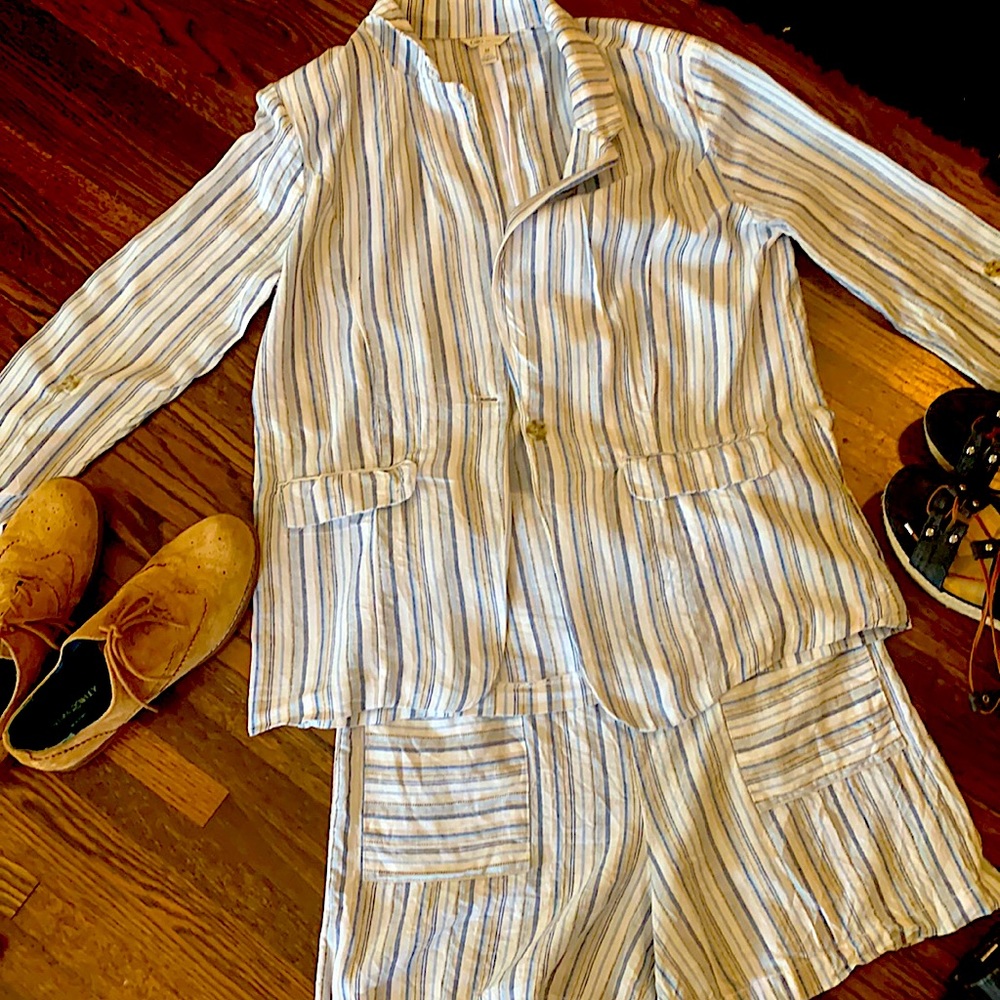 Linen blend striped blazer. Size Medium!